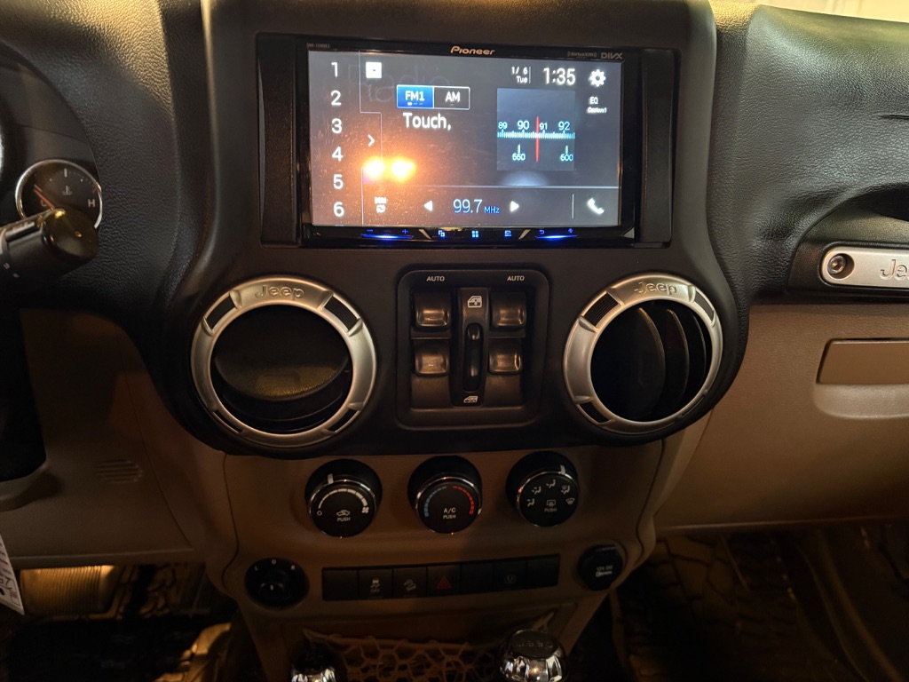 2017 Jeep Wrangler Unlimited Sahara - Photo 10