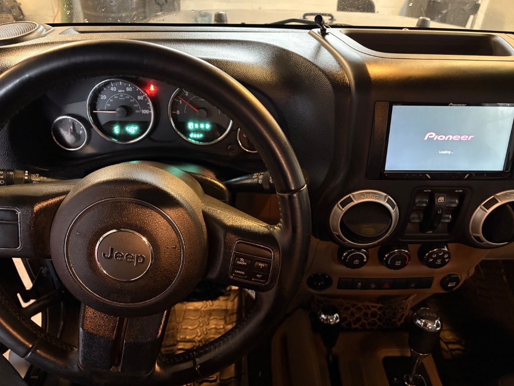 2017 Jeep Wrangler Unlimited Sahara - Photo 8
