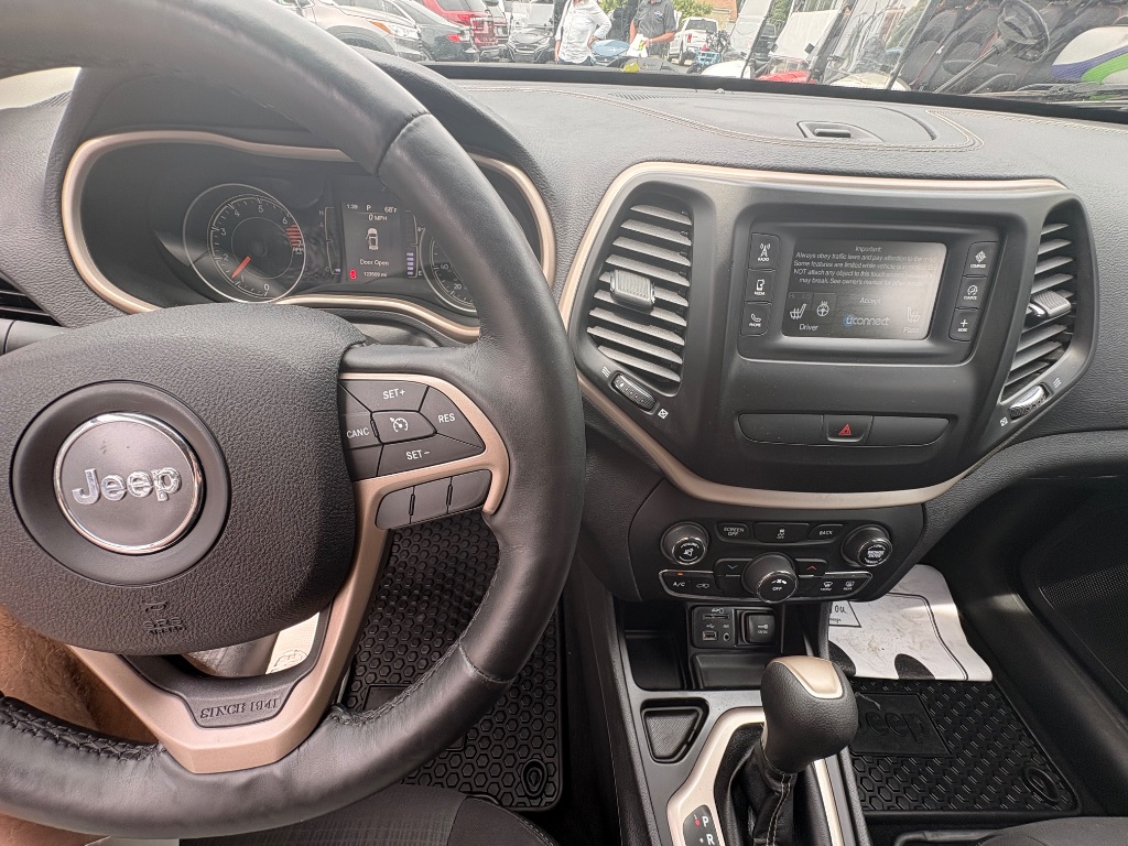Jeep Cherokee photo 7