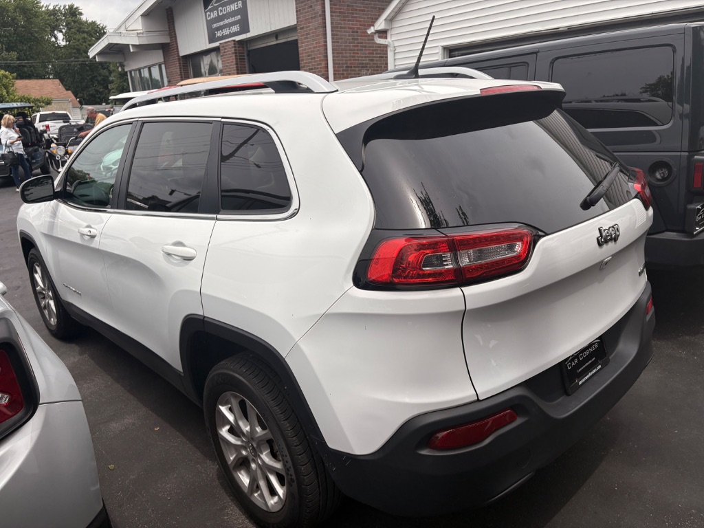 Jeep Cherokee photo 4