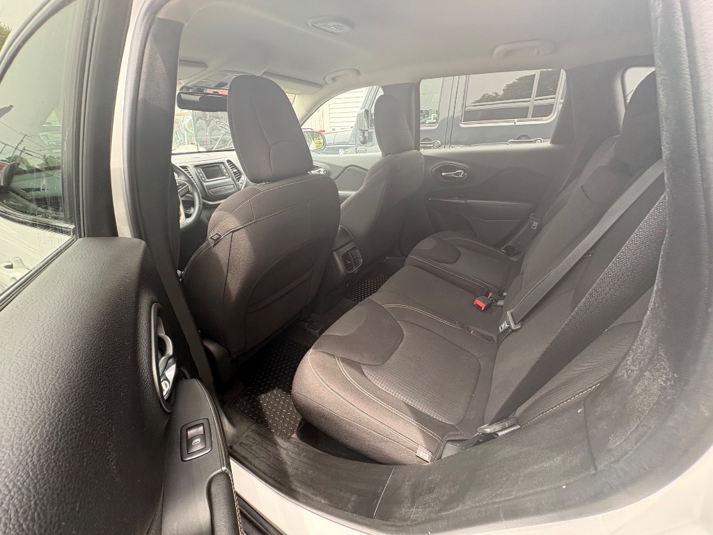 Jeep Cherokee photo 10
