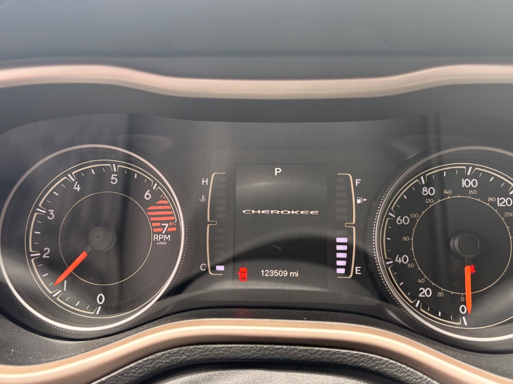 Jeep Cherokee photo 8