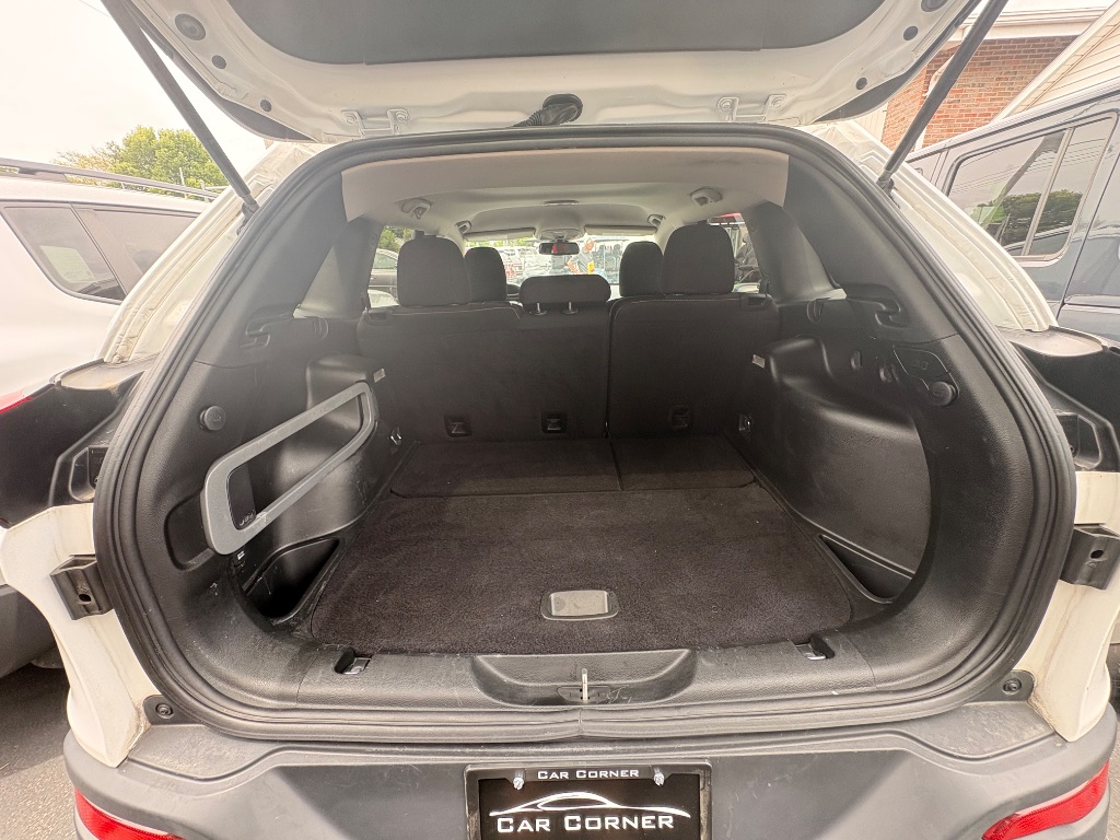 Jeep Cherokee photo 11