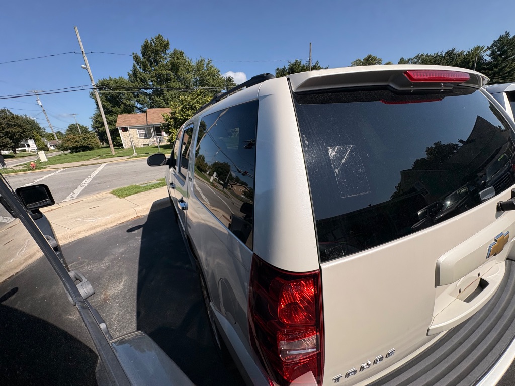 Chevrolet Tahoe photo 4