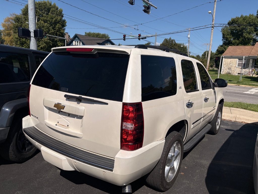 Chevrolet Tahoe photo 3