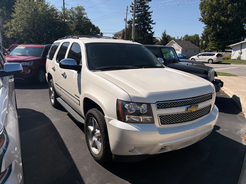 Chevrolet Tahoe photo 2